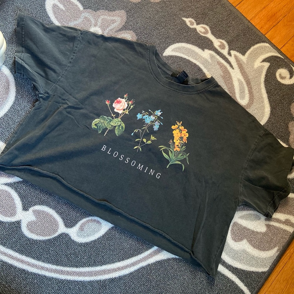 Cropped Tee - Picture 3 of 4